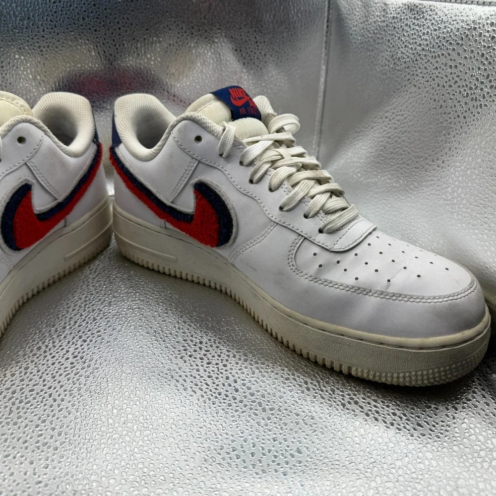 Size 9 Nike Air Force 1 '07 LV8 Chenille Swoosh White‎ Mens Sneakers 823511-106
